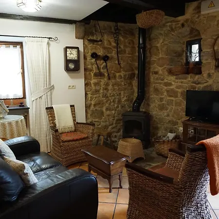 Casa Rural Moradiellos Country house *